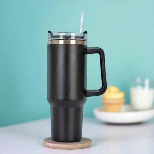 Bottiglia d'acqua isolata in acciaio inossidabile