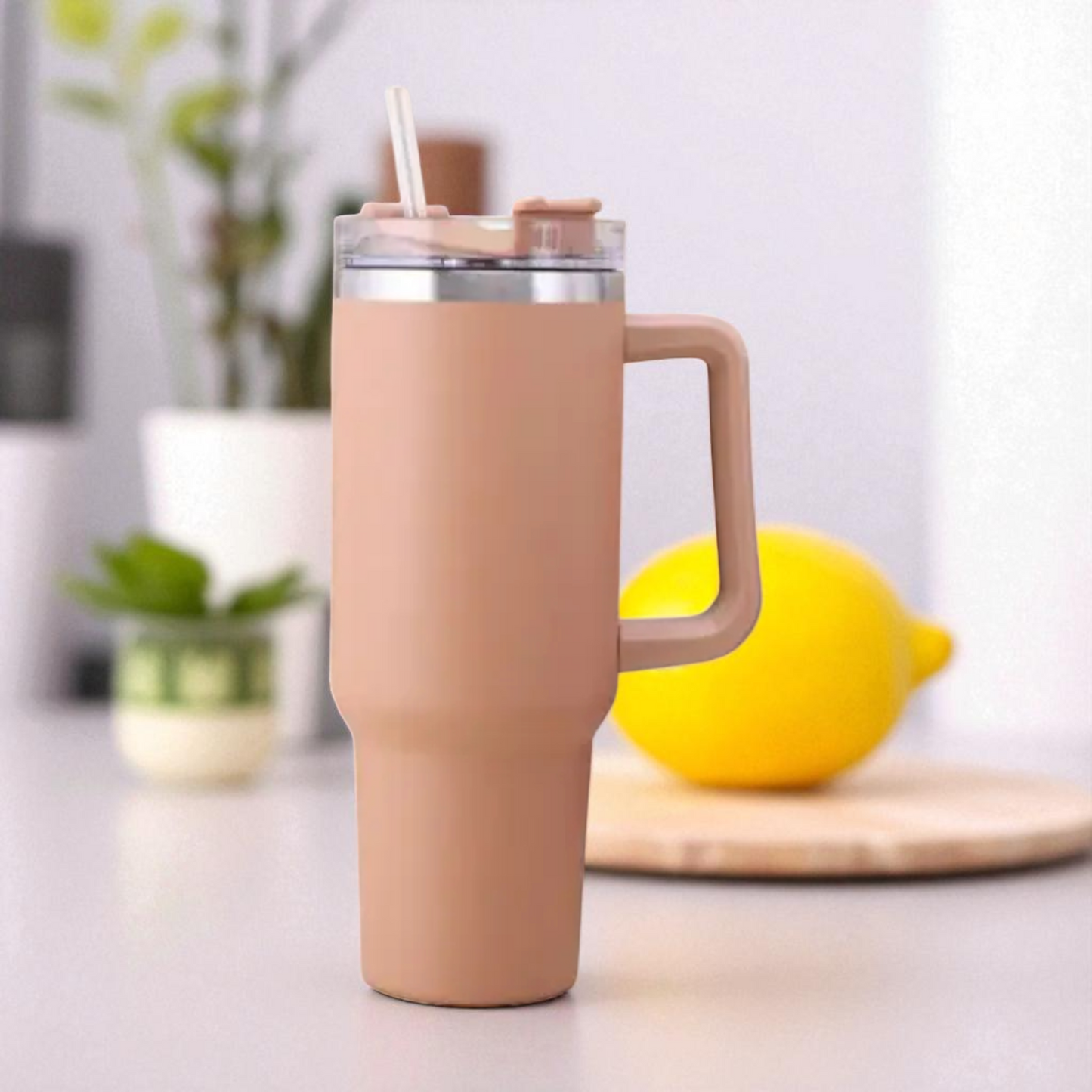 Bottiglia d'acqua isolata in acciaio inossidabile