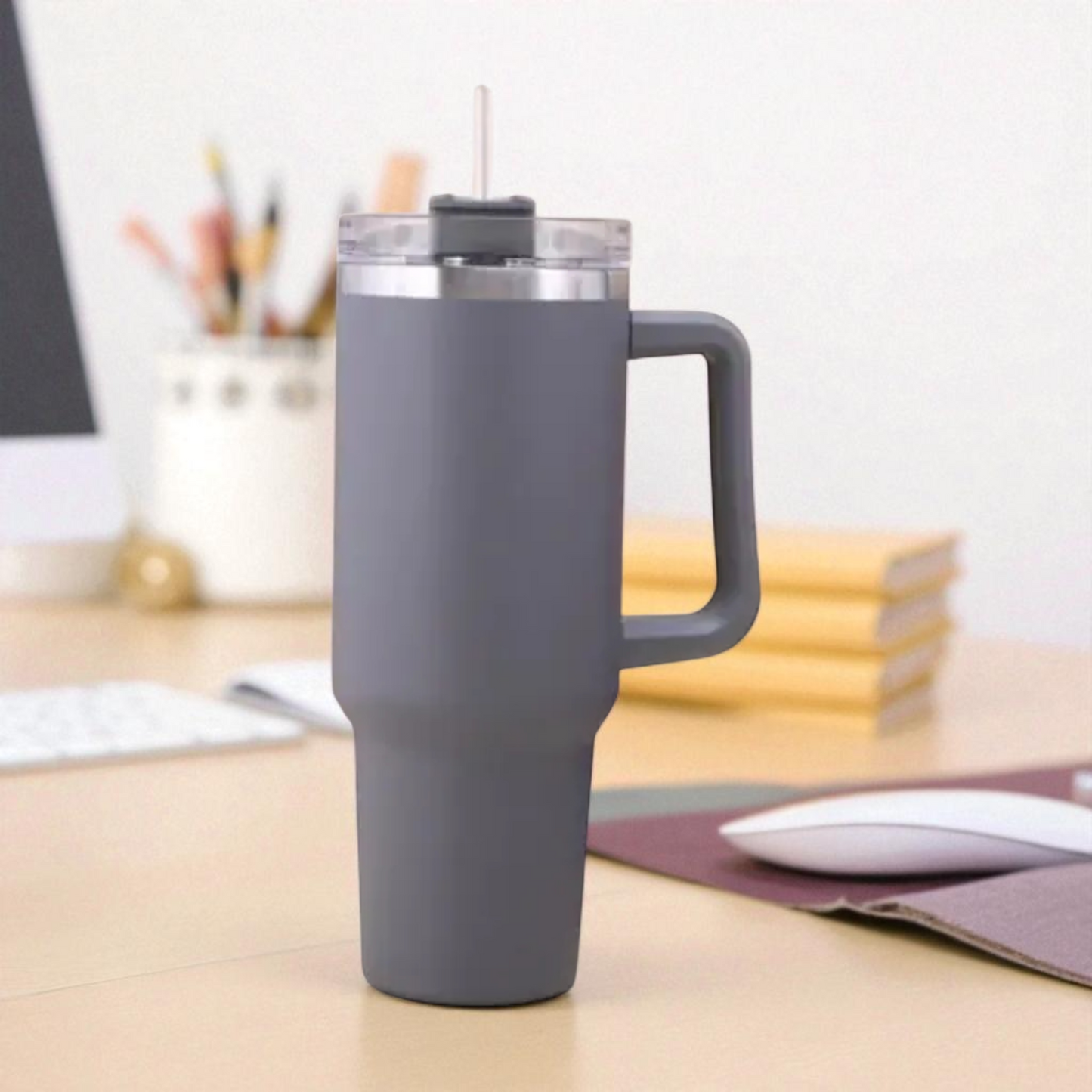 Bottiglia d'acqua isolata in acciaio inossidabile